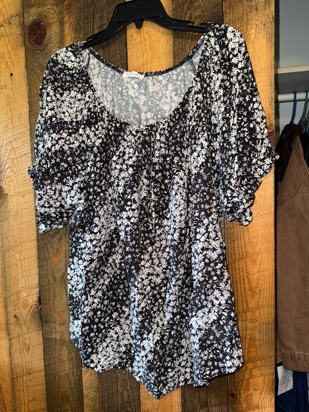 Black & White Floral Scoop Neck Puff Sleeve Blouse